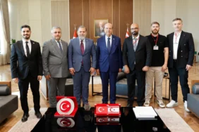 ingilteredeki-turk-dunyasindan-kktc-cumhurbaskani-ersin-tatara-destek-ziyareti-173415-20250822.webp.webp