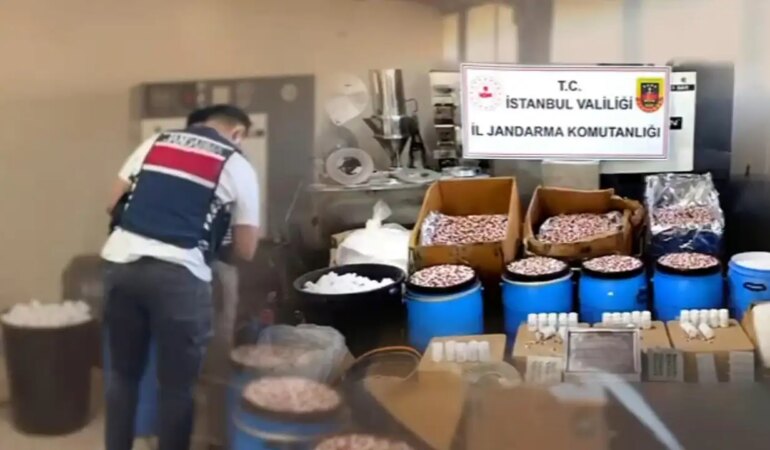 İstanbul'da 847 bin 600 uyuşturucu hap ele geçirildi: 2 tutuklama