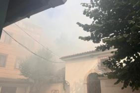 istanbulda-tarihi-tahta-minare-hamaminda-yangin-panigi-sg2y.jpg