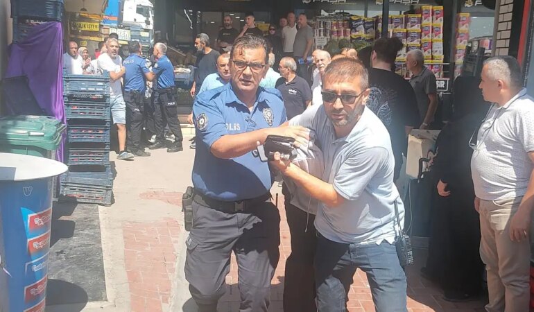 Kurusıkı silahla kuyumcu soymaya kalktı meydan dayağı yedi