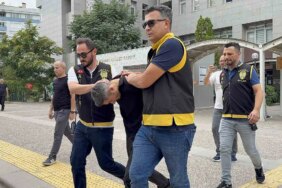 Öldürdüğü arkadaşını dondurma dolabına koyup araziye atmış