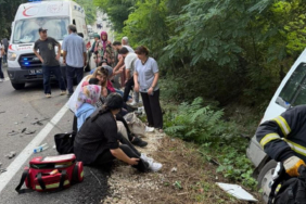 orduda-servis-minibusu-otomobil-ile-carpisti-15-yarali-nask.jpg