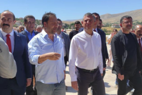 ozgur-ozel-divrigi-ulu-camiide-cuma-namazi-kildi-j9aw.jpg