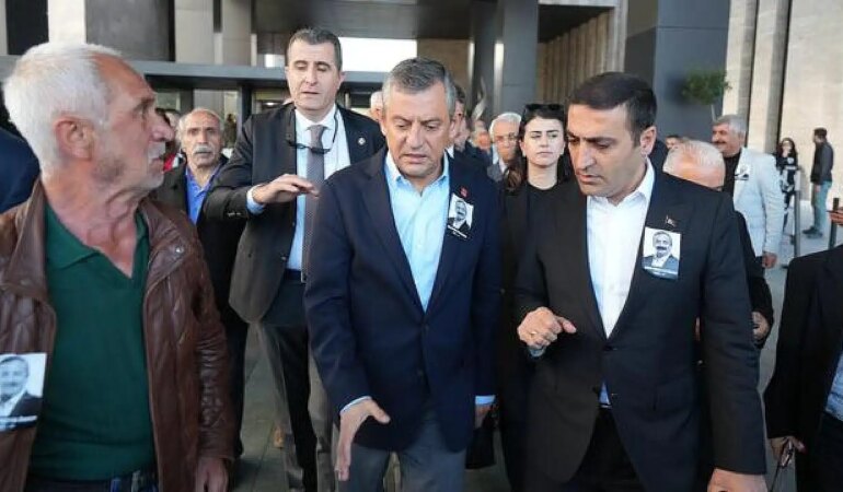 Özgür Özel’e saldırı davası ertelendi