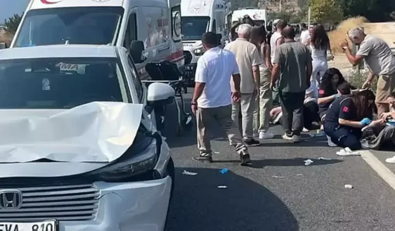 Yolun karşısına geçen aileye otomobil çarptı: 1 ölü, 3 yaralı