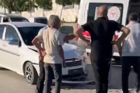 2 otomobil kafa kafaya çarpıştı: 4 yaralı