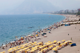 antalya-yaz-ile-vedalasamiyor-agustosun-son-gunu-termometreler-33-dereceyi-gordu-0uz2.jpg