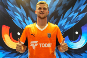 basaksehir-polonyali-milli-futbolcu-jakub-kaluzinskiyi-transfer-etti-yq5g.jpg