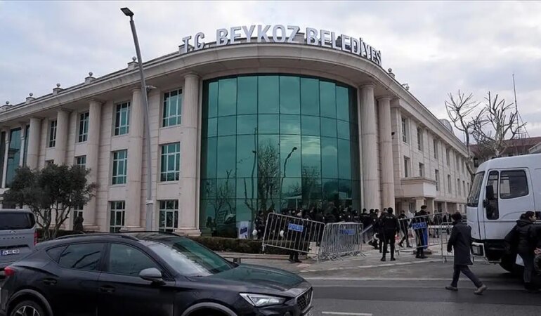 Beykoz Belediyesi'nde iki meclis üyesi partisinden istifa etti