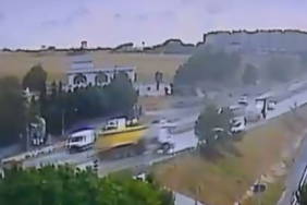 buyukcekmecede-devrilen-kamyon-nedeniyle-d-100-kara-yolu-ankara-istikameti-ulasima-kapandi-qtfz.jpg