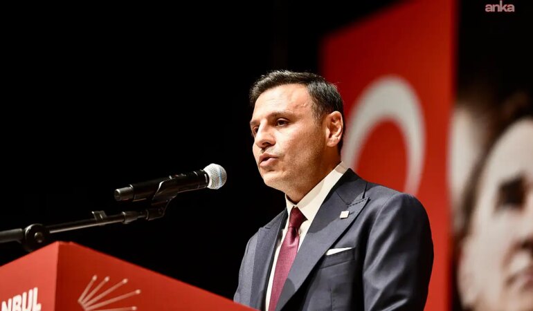 CHP Olağanüstü İstanbul İl Kongresi’nde Özgür Çelik’ten kritik açıklamalar