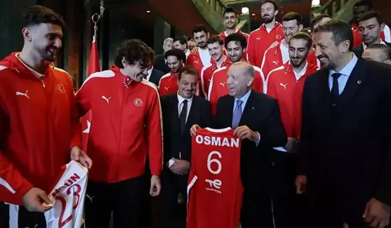 Cumhurbaşkanı Erdoğan, A Milli Basketbol Takımı’nı Kabul Etti
