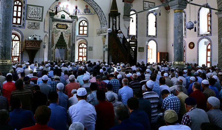 ‘Zinaya giden yollar meşrulaştırılmaya çalışılmamalı’