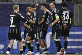 eintracht-frankfurttan-galatasaray-galibiyeti-sonrasi-flas-paylasim-naau.jpg