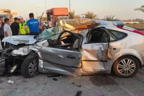 İnfaz koruma memurlarının bulunduğu otomobil, kamyona çarptı; 2 ölü, 1 yaralı