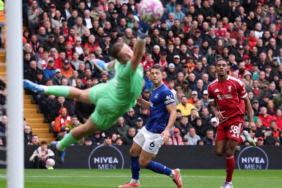 liverpool-anfieldda-evertoni-2-1-yenerek-derbi-serisini-surdurdu-jy08.jpg