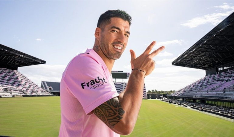 Luis Suarez tükürme olayı nedeniyle 3 lig maçından men edildi