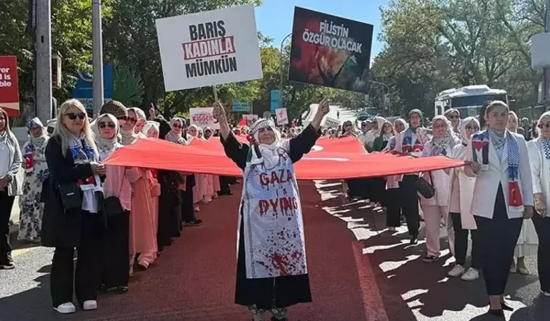 AK Parti’li kadınlardan ‘Gazze İçin Sessiz Çığlık’ zinciri