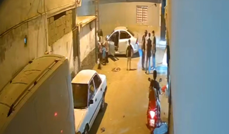 Bu kadarını da pes! Otomobiline çakar takıp mahallede üst araması yaptı, çocuğa tabancayla ateş etti