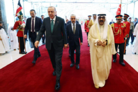 cumhurbaskani-erdogan-kuveytte-resmi-torenle-karsilandi-7jpq.jpg