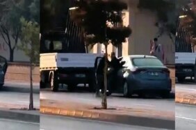 Denizli'de 17 yaşındaki bir şahıs, yanında 3 çocuğuyla aracına binen okul müdürüne silahla saldırdı!