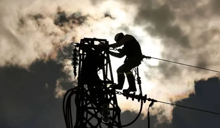 Elektrik akımına kapılan işçi kurtarılamadı