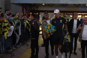 fenerbahce-kafilesine-samsunda-coskulu-karsilama-6fpe.jpg