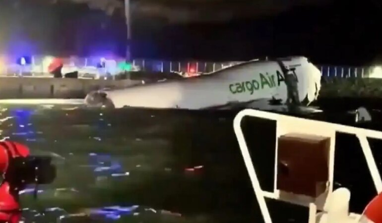 Hong Kong'da uçak kazası: 2 ölü!