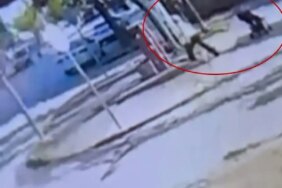 Para dolu çantayı arabanın üstünde unuttu