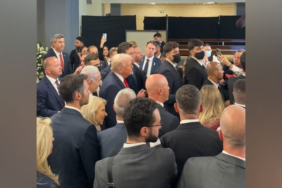 trump-netanyahunun-yaninda-gazzede-savas-bitti-dedi-h5bb.jpg