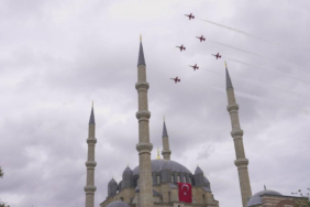 turk-yildizlarindan-edirne-semalarinda-nefes-kesen-gosteri-espl.jpg