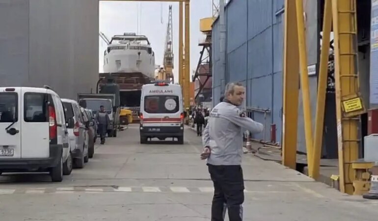 Tuzla'da Tersanede Patlama: Ölü ve Yaralılar Var!