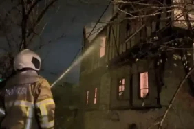 3 katlı tarihi konakta yangın