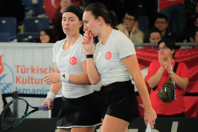 billie-jean-king-kupasinda-a-milli-kadin-tenis-takimi-belcikaya-maglup-oldu-bahk.jpg