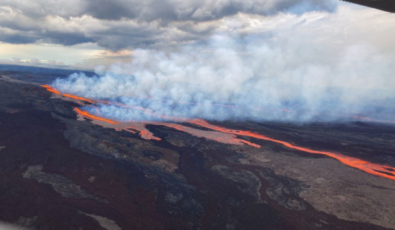 Kilauea Yanardağı yeniden lav püskürtüyor
