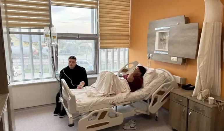 Bursa'da midye yiyen 4 genç hastanelik oldu