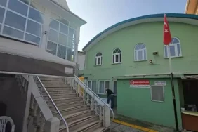 Caminin kadınlar tuvaletinde erkek cesedi bulundu