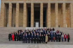 CHP heyeti Anıtkabir'i ziyaret etti
