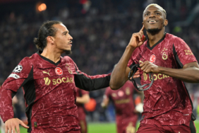 galatasaray-devler-liginde-ajaxi-sahaya-gomdu-01fd.jpg