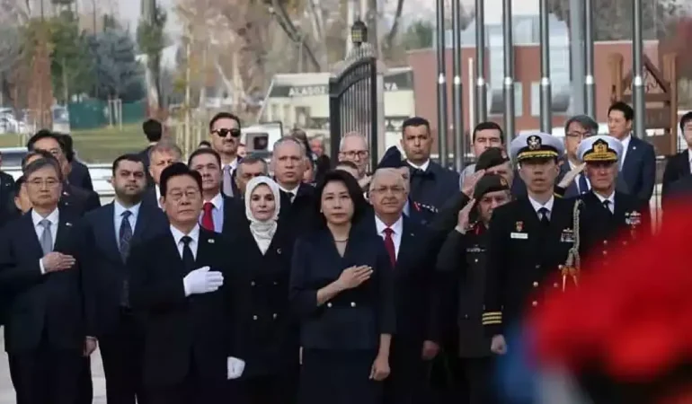 Güney Kore Cumhurbaşkanı Lee, 'Kore'de Savaşan Türkler Anıtı'nı ziyaret etti