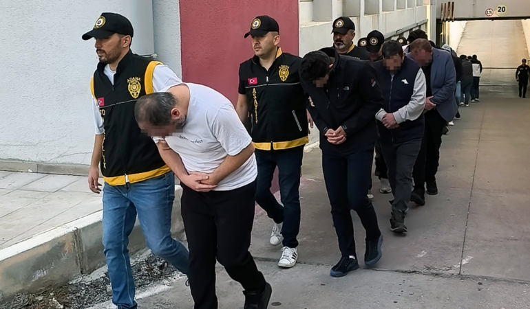Hayali "inşaat demiri" satıp 19 milyonluk vurgun yaptılar