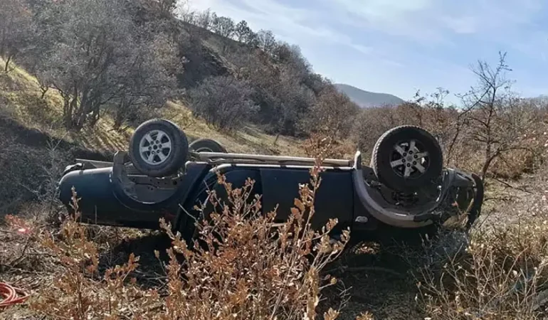 Kayıp olarak aranan öğretmen, devrilen kamyonette ölü bulundu