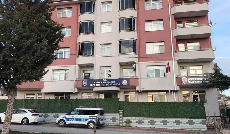 Kendini vuran polis memuru hayatını kaybetti