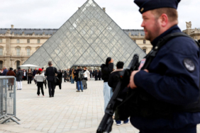 louvre-muzesinin-guvenlik-sistemi-sifresi-dunyayi-sarsti-zsxx.jpg
