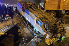 mersinde-yolcu-minibusu-ile-otomobil-carpisti-cok-sayida-yarali-var-xgx7.jpg