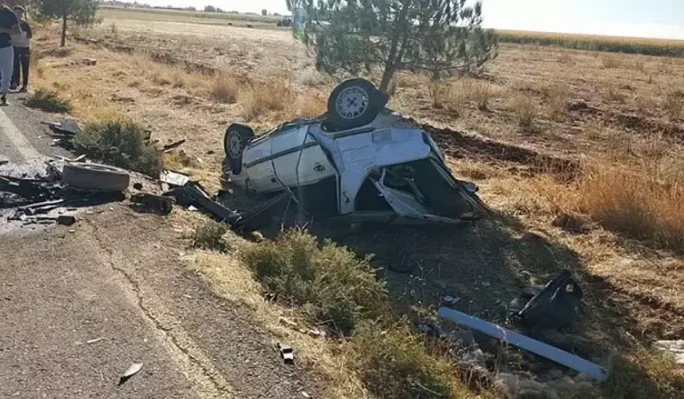 Otomobiller kafa kafaya çarpıştı: 1’i ağır, 6 yaralı