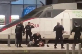 pariste-alarm-bicakli-saldirgan-vurularak-durduruldu-vanr.jpg