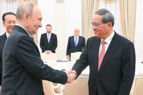 putin-cin-basbakani-li-ile-bir-araya-geldi-ofzo.jpg