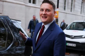 streeting-denies-plot-to-oust-starmer-and-condemns-briefings-from-no-10-152431-20251112.webp.webp