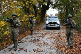 turk-askeri-kosovada-devriyede-fcx7.jpg